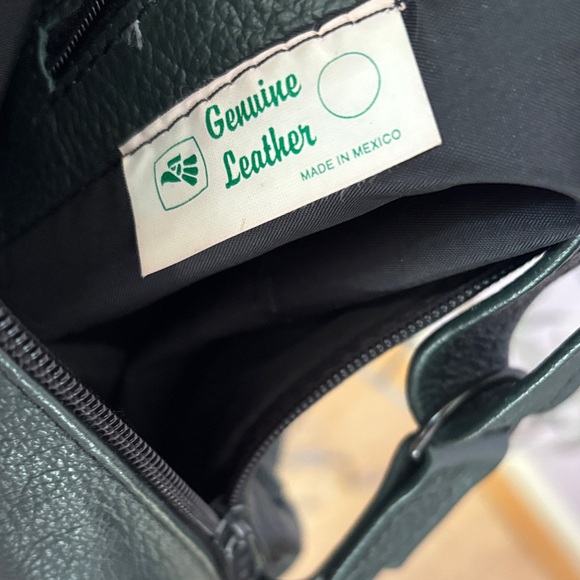 Rare Sling backpack bag Green Leather Crossbody - immaculate, never used - Picture 7 of 9